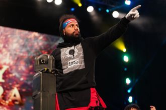 ortiz-pose-aew.jpg